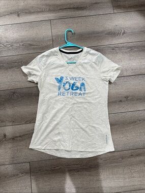Beachbody White V-Neck '3 Week Yoga Retreat' Tee with Blue Graphic